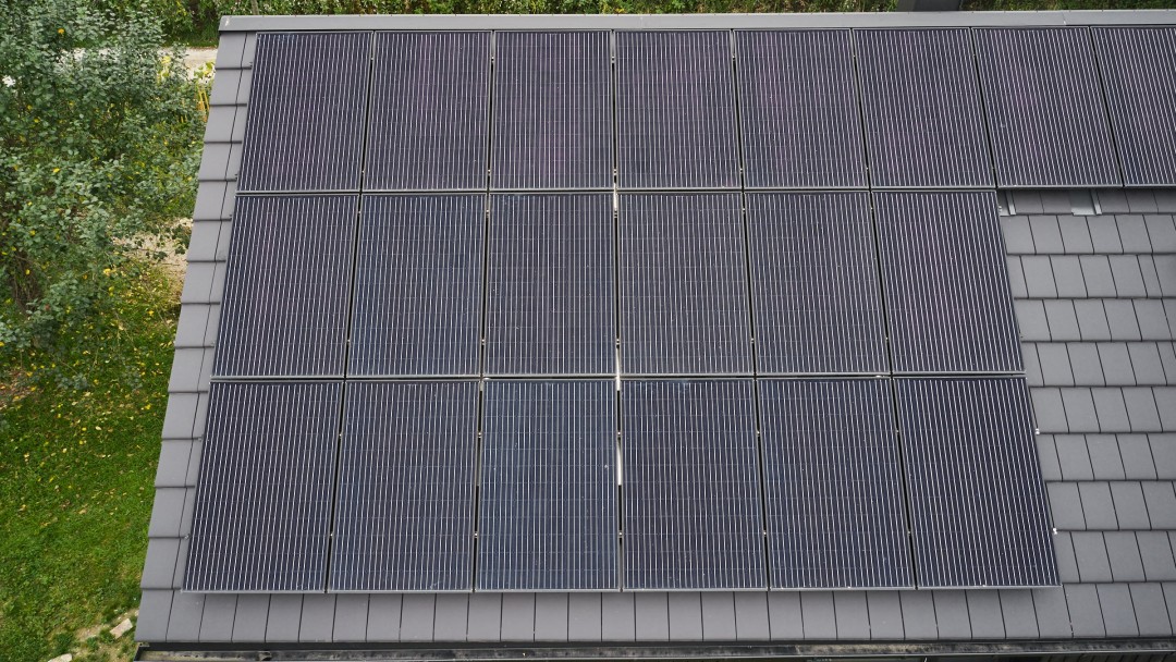 Photovoltaik-Anlagen auf einem Dach
