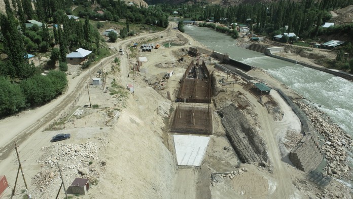 Baustelle Wehr am Wasserkraftwerk Sebzor